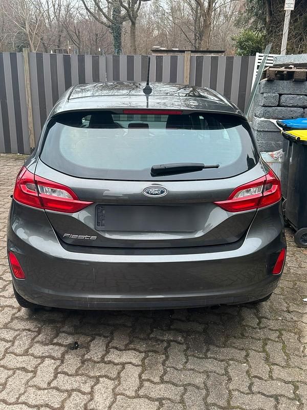 Gebraucht Ford Fiesta 101 PS (74 kW) 2017 Grau Limousine