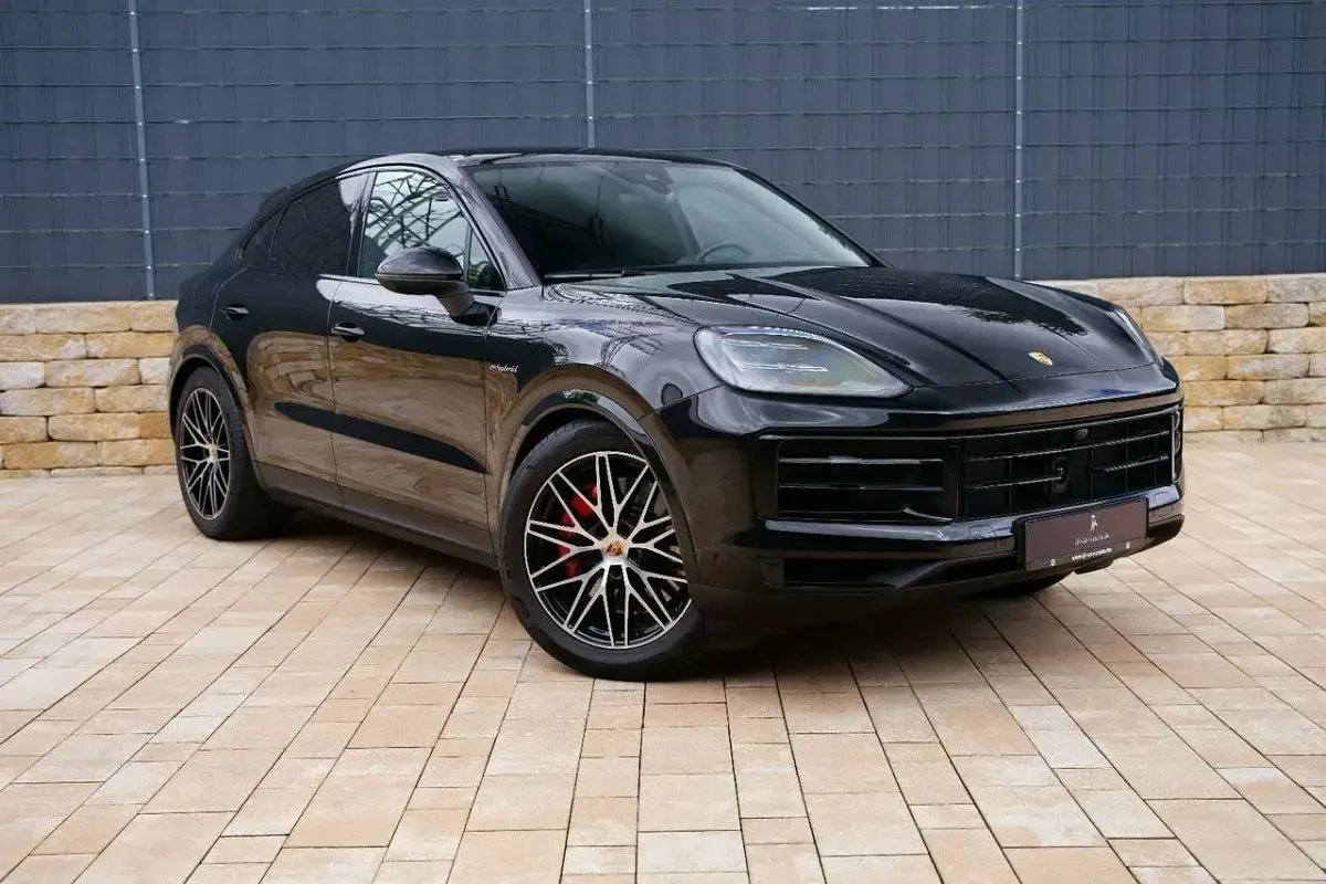 Gebraucht Porsche Cayenne 519 PS (381 kW) 2025 Chromitschwarzmetallic SUV