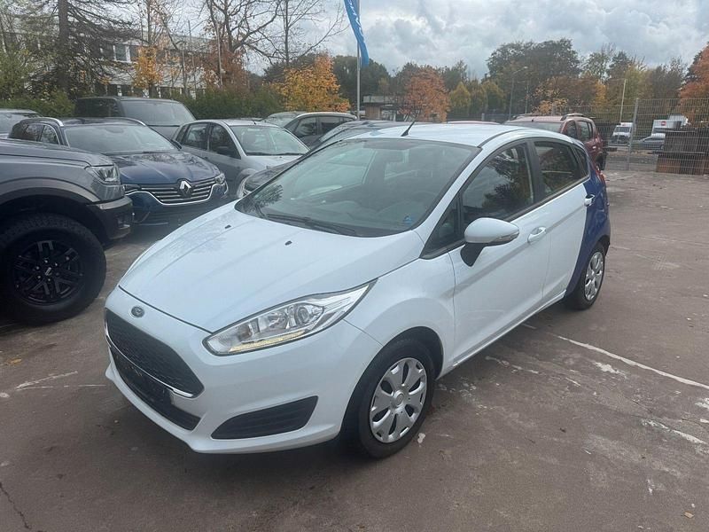Weiß Gebraucht 2016 Ford Fiesta Trend Kleinwagen | 3.500 € (Superpreis) - Bild 1/4