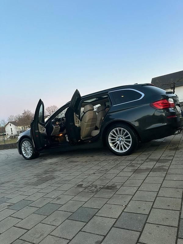 Gebraucht BMW 525 204 PS (150 kW) 2011 Grau Kombi