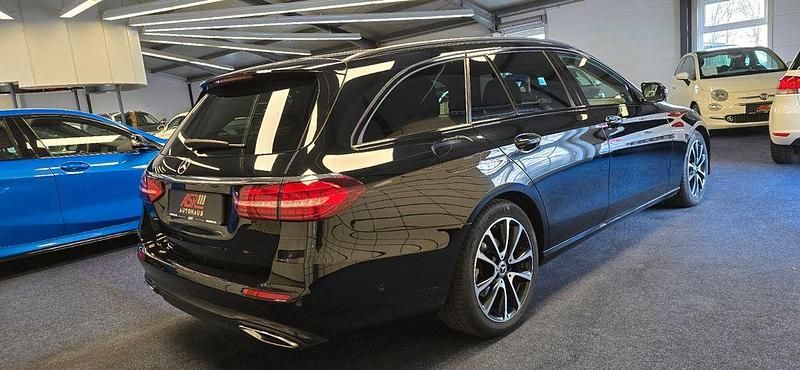 Gebraucht Mercedes E220 200 PS (147 kW) 2023 Schwarz Kombi
