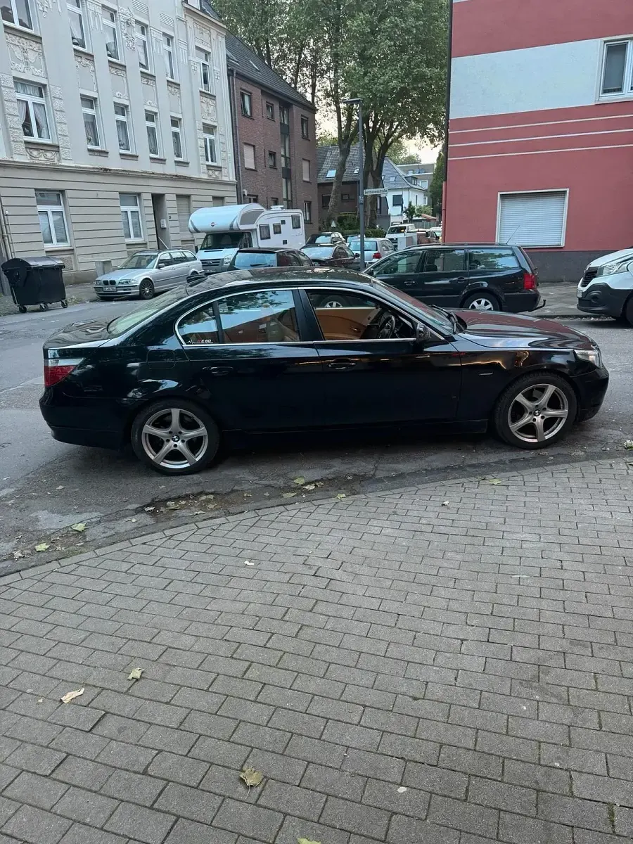 Gebraucht BMW 523 177 PS (130 kW) 2006 Schwarz Limousine