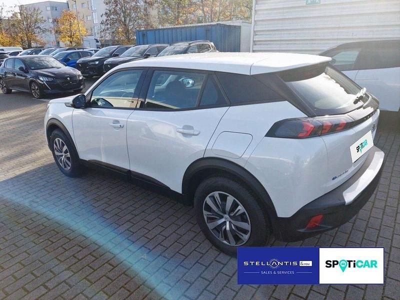 Gebraucht Peugeot e-2008 Active 100 kW (136 PS) 2021 Weiß SUV