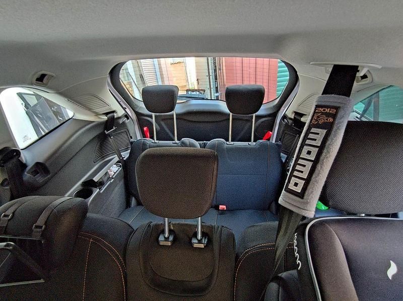 Weiß Gebraucht 2019 Ford Grand C-Max Cool & Connect Van / Kleinbus | 16.200 € (Etwas zu teuer) - Bild 1/4