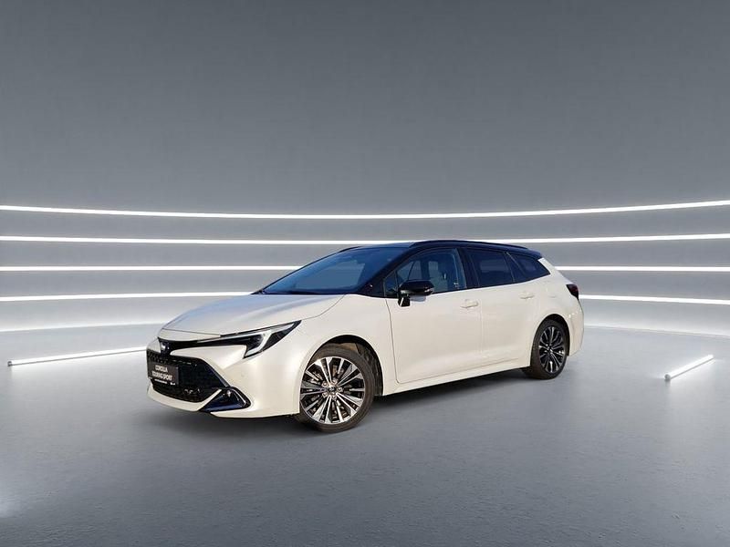 Gebraucht Toyota Corolla Basis 141 PS (103 kW) 2024 Platinum white pearl / black Limousine