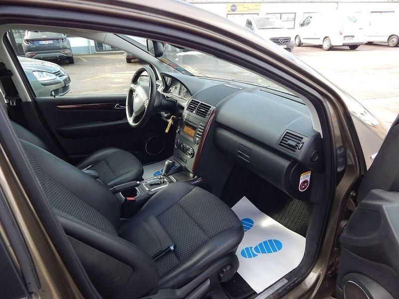 Gebraucht Mercedes A180 116 PS (85 kW) 2011 Braun Kleinwagen