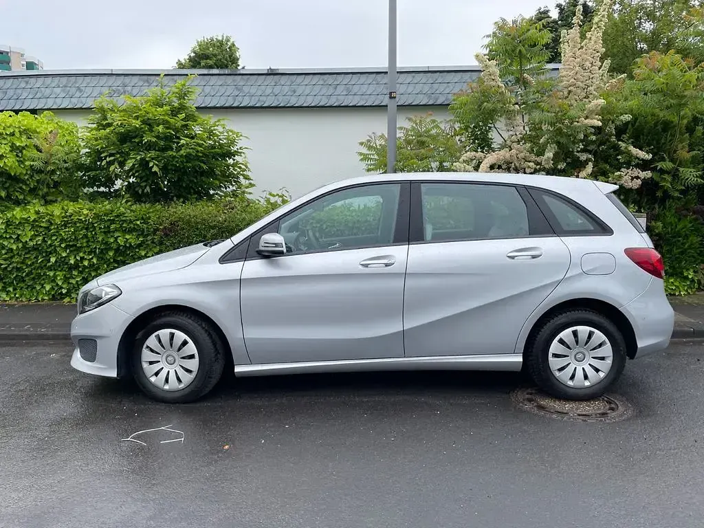 Gebraucht Mercedes B160 102 PS (75 kW) 2016 Silber Van / Kleinbus