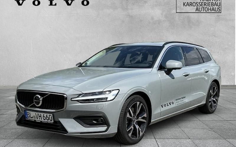 Grau Gebraucht 2024 Volvo V60 Core Kombi | 39.900 € (Fairer Preis) - Bild 1/4