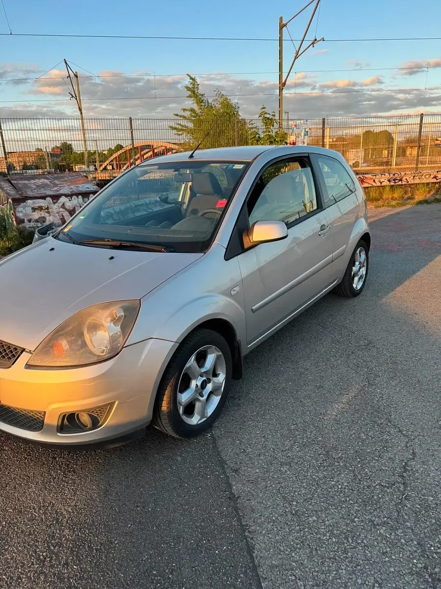Gebraucht Ford Fiesta 2008 Silber Kleinwagen