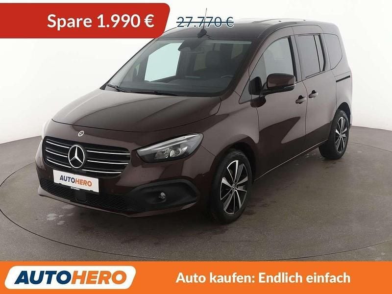 Gebraucht Mercedes T180 Progressive 131 PS (96 kW) 2023 Rubellitrot Van / Kleinbus