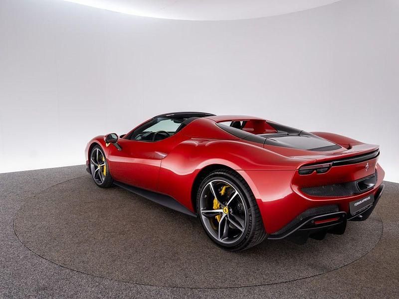 Gebraucht Ferrari 296 829 PS (609 kW) 2024 Rot Cabrio