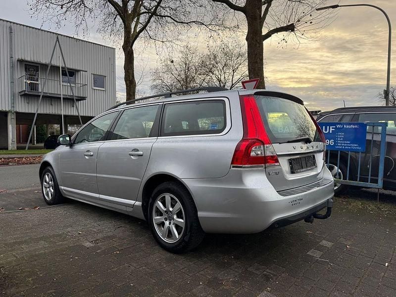 Gebraucht Volvo V70 Kinetic 120 PS (88 kW) 2015 Silber Kombi