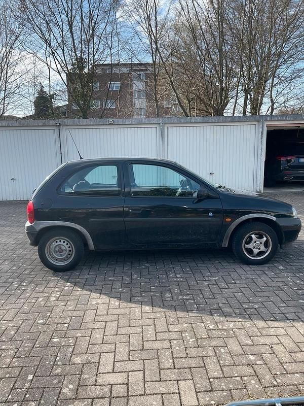 Gebraucht Opel Corsa 54 PS (39 kW) 1998 Schwarz Kleinwagen