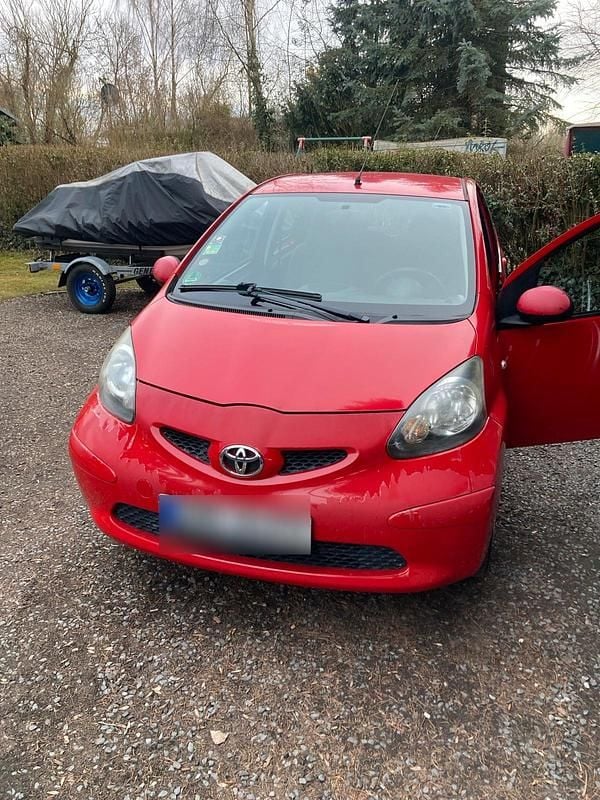 Gebraucht Toyota Aygo 67 PS (49 kW) 2007 Rot Kleinwagen
