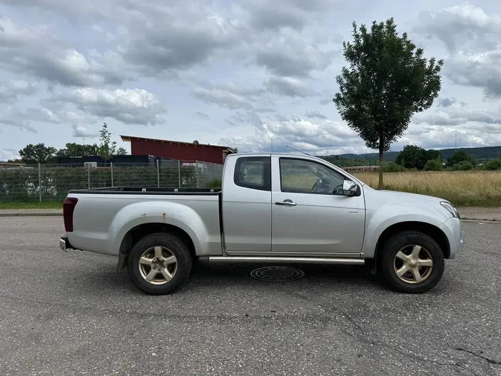 Gebraucht Isuzu D-Max 163 PS (119 kW) 2016 Silber SUV