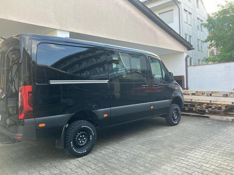 Gebraucht Mercedes Sprinter 190 PS (139 kW) 2023 Schwarz Van