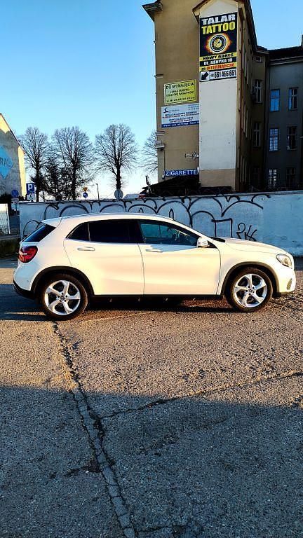 Gebraucht Mercedes GLA180 122 PS (89 kW) 2017 Weiß SUV