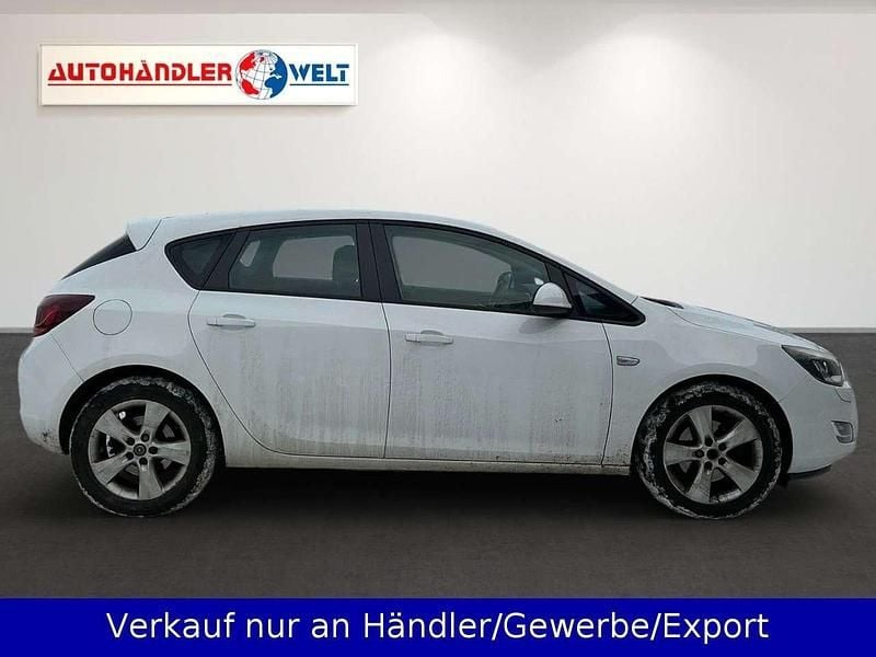 Gebraucht Opel Astra Edition 125 PS (91 kW) 2010 Weiß Limousine