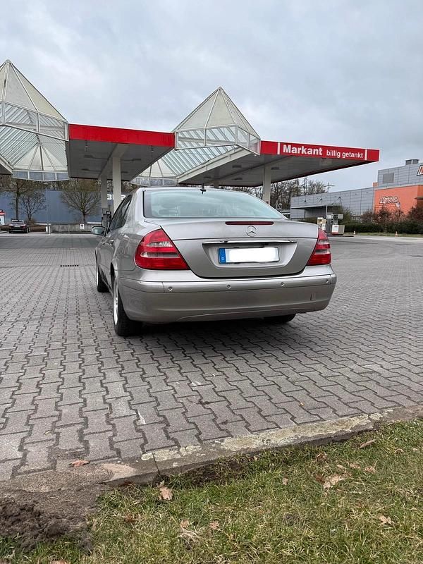 Gebraucht Mercedes E200 163 PS (119 kW) 2004 Limousine