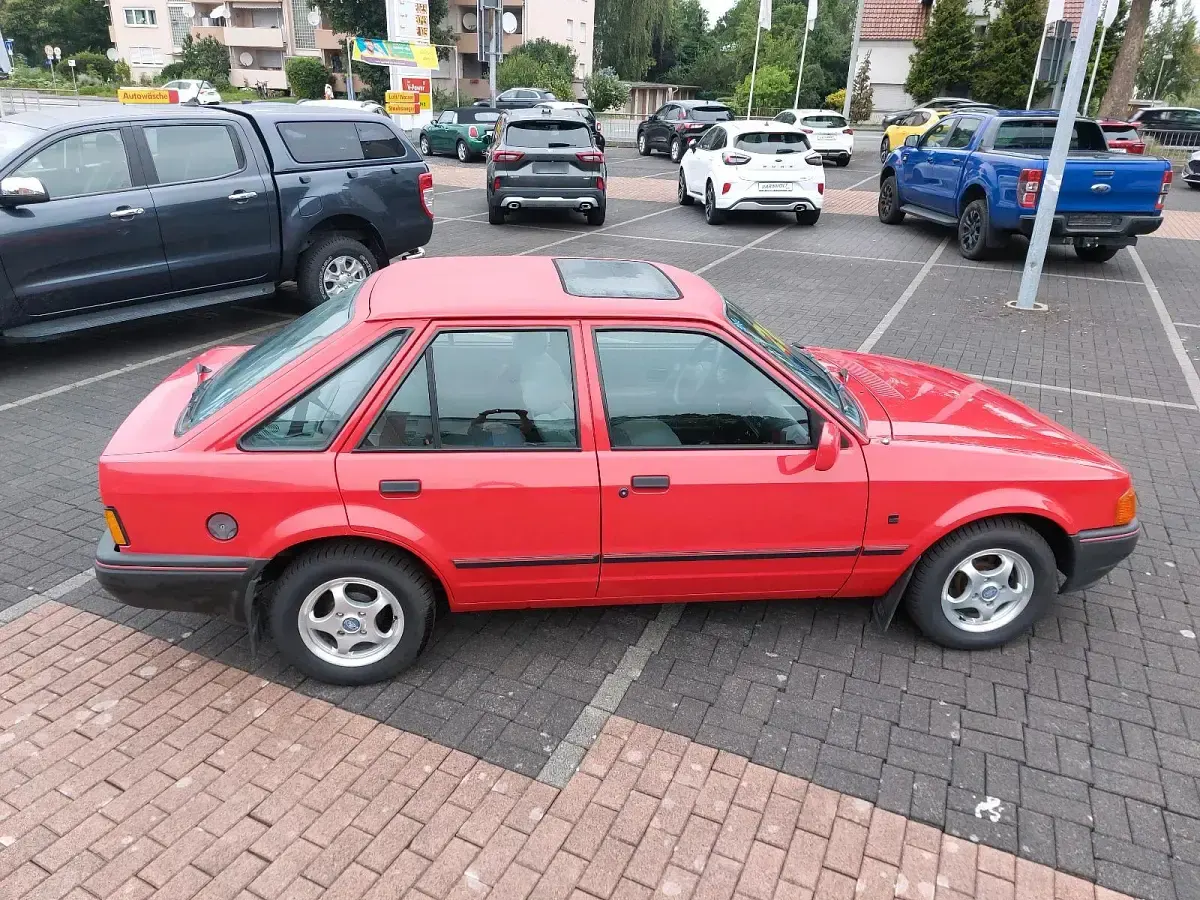 Gebraucht Ford Escort 74 PS (54 kW) 1990 Rot Limousine