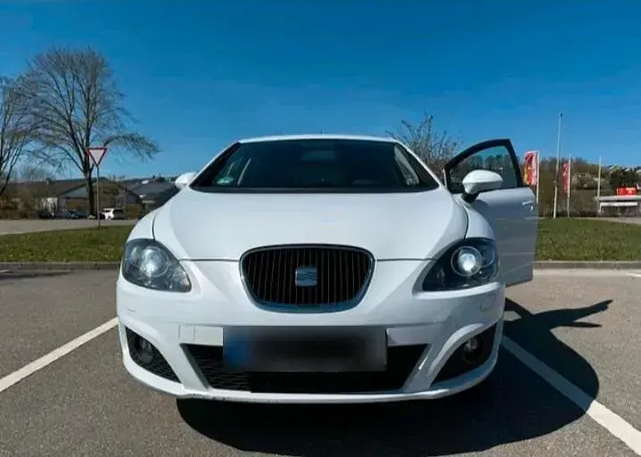 Gebraucht Seat Leon 105 PS (77 kW) 2012 Weiß Kleinwagen