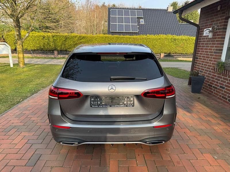 Gebraucht Mercedes B250 AMG line 224 PS (164 kW) 2020 Grau Van / Kleinbus