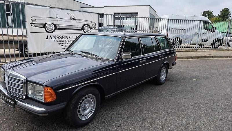 Gebraucht Mercedes E230 136 PS (100 kW) 1985 Dunkel blau (904) uni Kombi