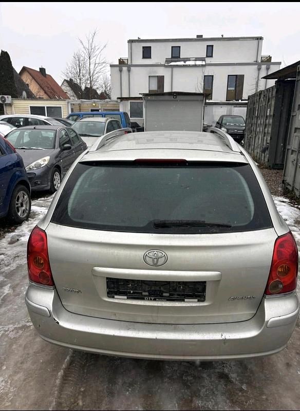 Gebraucht Toyota Avensis 126 PS (92 kW) 2005 Silber Kombi