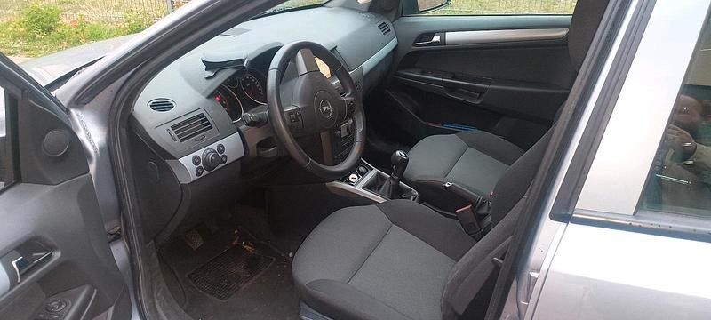 Gebraucht Opel Astra 105 PS (77 kW) 2006 Silber Limousine