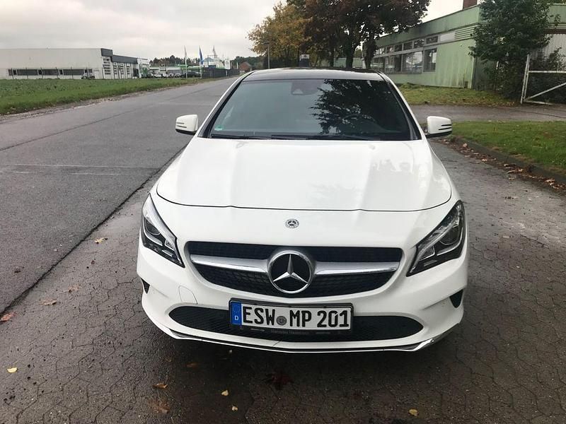 Gebraucht Mercedes CLA220 Shooting Brake 170 PS (125 kW) 2019 Weiß Kombi