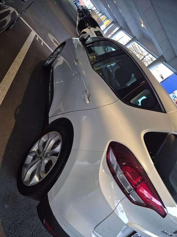 Gebraucht Renault Scenic E-Tech Intens 140 PS (102 kW) 2018 Weiß SUV