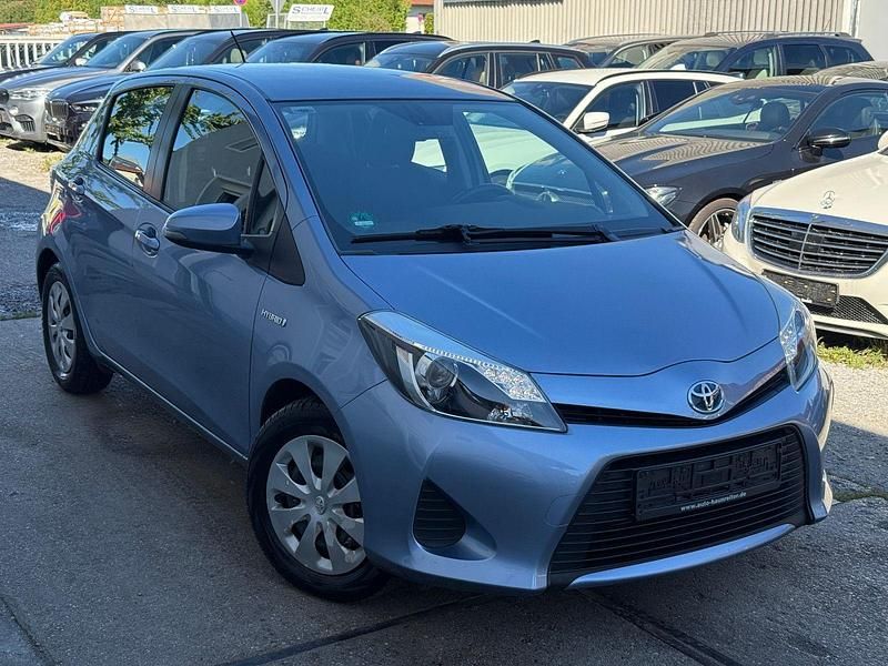 Blau Gebraucht 2013 Toyota Yaris Hybrid Life Kleinwagen | 9.700 € (Fairer Preis) - Bild 1/4
