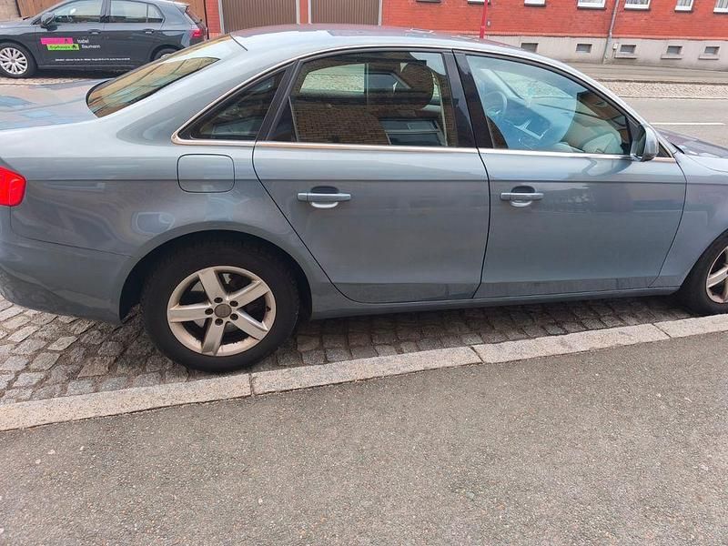 Gebraucht Audi A4 Ambition 120 PS (88 kW) 2009 Blau Limousine