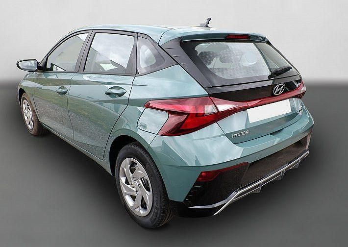 Neu Hyundai i20 Select 90 PS (66 kW) 2025 Grün Limousine