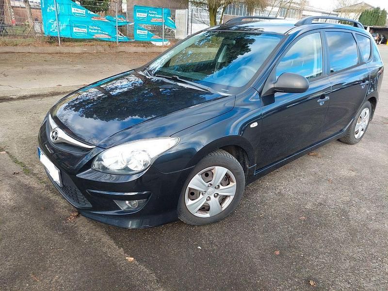 Gebraucht Hyundai i30 90 PS (66 kW) 2011 Schwarz Kombi
