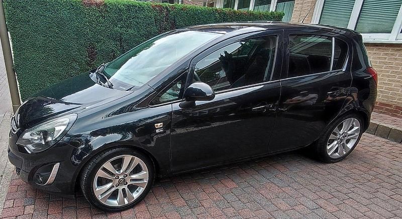 Gebraucht Opel Corsa Edition 87 PS (63 kW) 2012 Schwarz Limousine