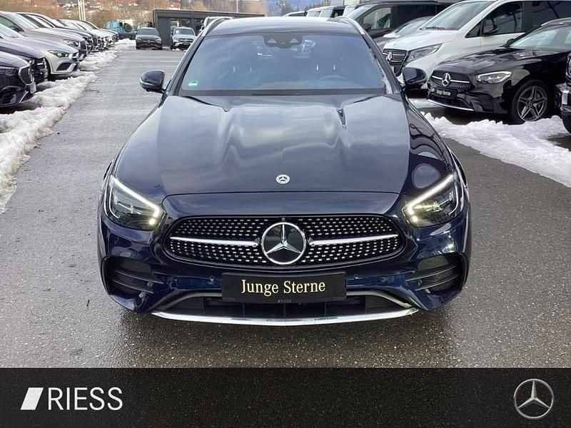Gebraucht Mercedes E300 AMG 306 PS (225 kW) 2022 Metalliclack nautikblau Kombi