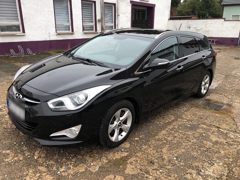 Schwarz Gebraucht 2013 Hyundai i40 Kombi | 5.600 € (Guter Preis) - Bild 1/4