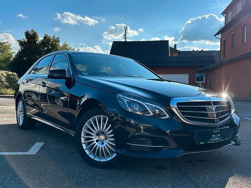 Schwarz Gebraucht 2015 Mercedes E350 Limousine | 18.990 € (Fairer Preis) - Bild 1/4