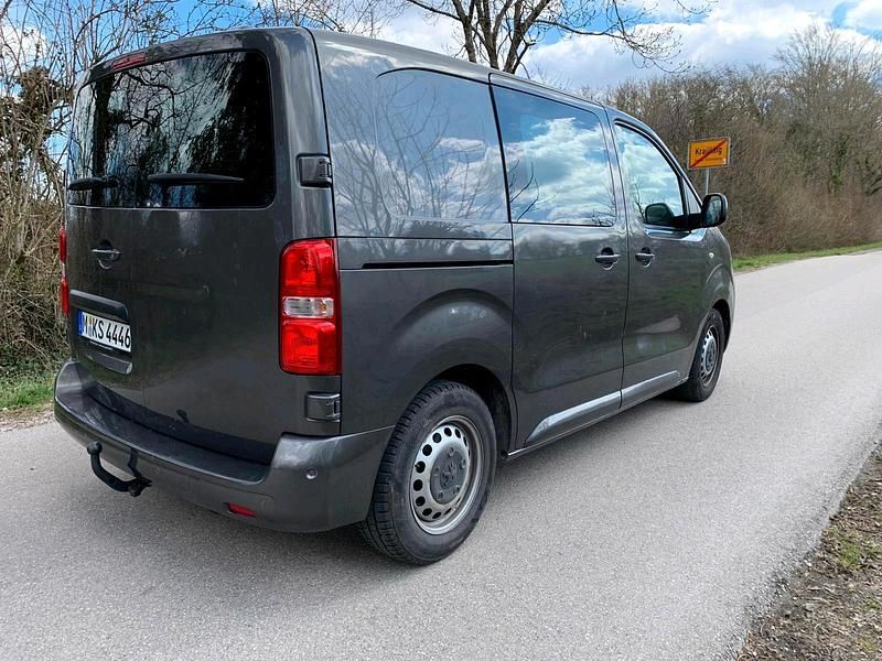 Gebraucht Peugeot Expert 176 PS (129 kW) 2021 Grau Van