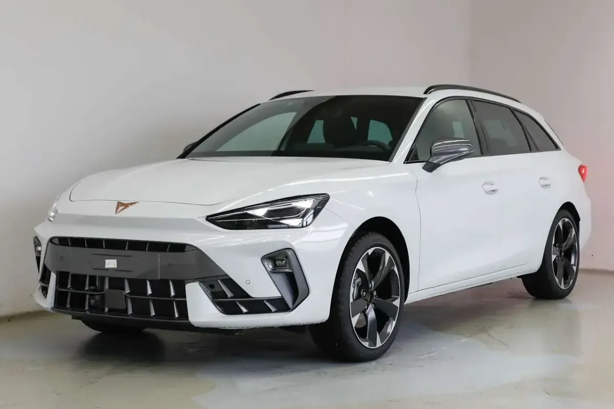 Usata Cupra Leon 150 CV (110 kW) 2025 Bianco Station wagon