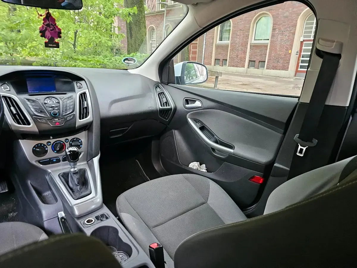 Gebraucht Ford Focus 116 PS (85 kW) 2011 Weiß Kombi