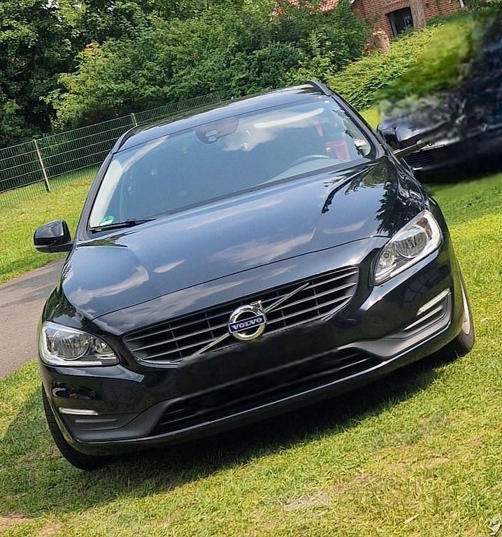 Schwarz Gebraucht 2016 Volvo V60 Kinetic Kombi | 9.500 € (Fairer Preis) - Bild 1/4