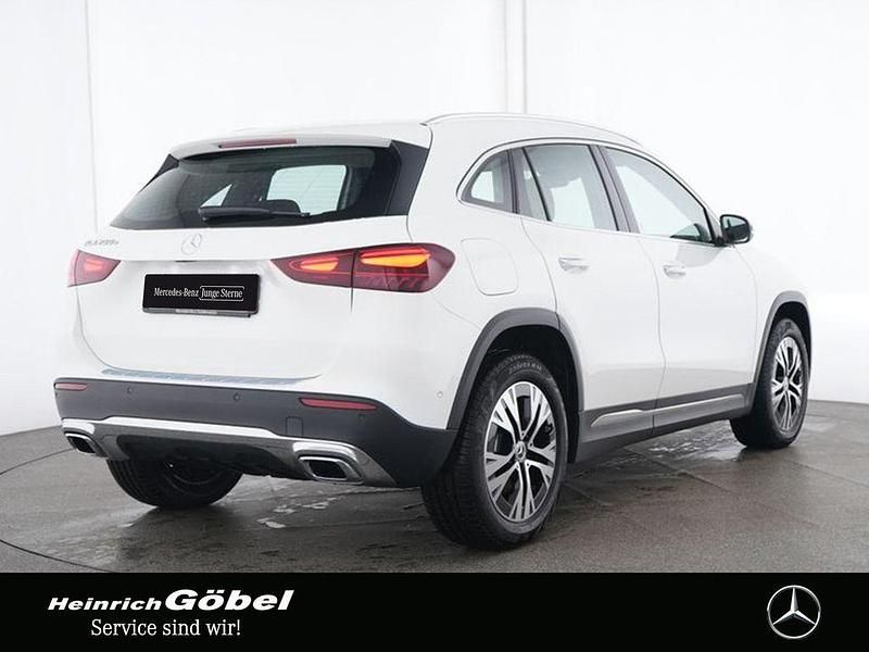 Gebraucht Mercedes GLA250 Progressive 163 PS (119 kW) 2024 Weiß SUV