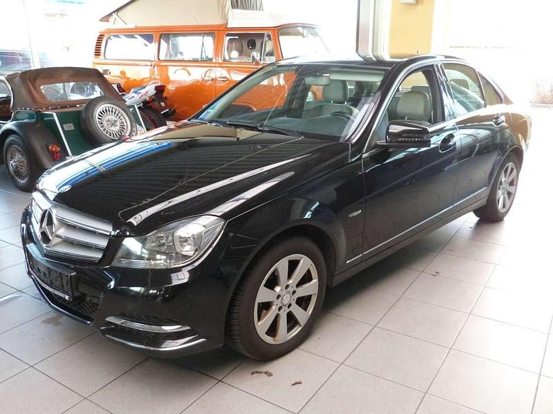 Gebraucht Mercedes C200 136 PS (100 kW) 2011 Obsidianschwarz  metalliclack Limousine