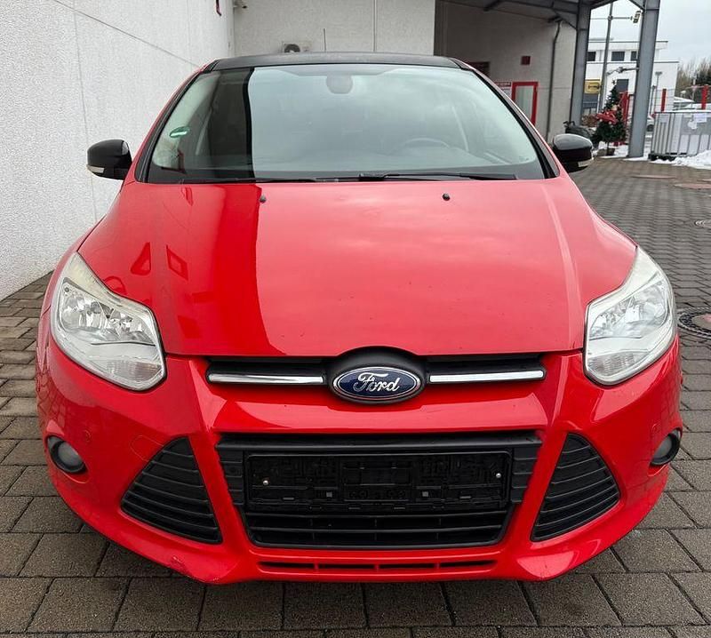 Second-hand Ford Focus 125 CP (91 kW) 2013 Roșu Berlinǎ
