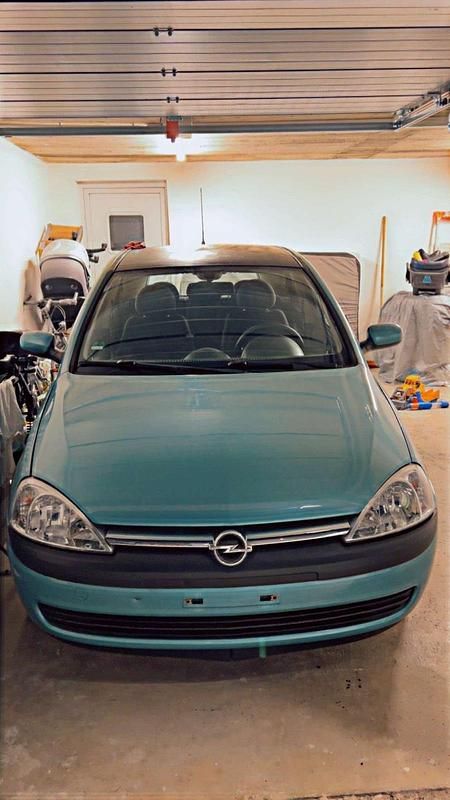 Grün Gebraucht 2004 Opel Corsa Limousine | 2.700 € (Teuer) - Bild 1/4