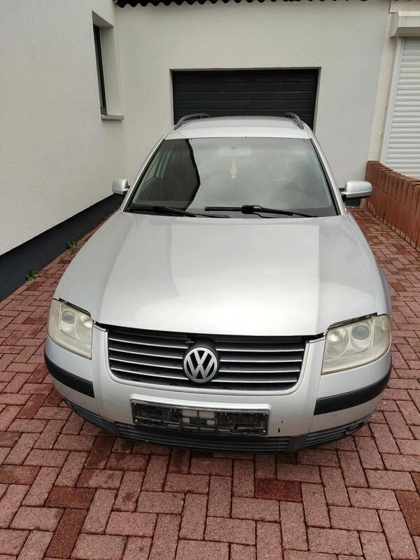 Silber Gebraucht 2002 VW Passat Family Kombi | 3.000 € (Fairer Preis) - Bild 1/4