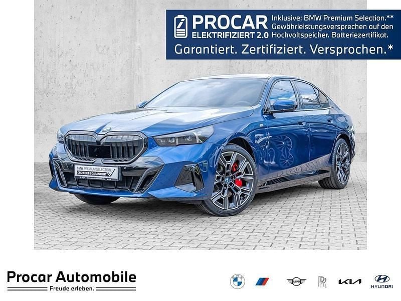 Blau Gebraucht 2023 BMW 550e M Sport Limousine | 71.700 € - Bild 1/3