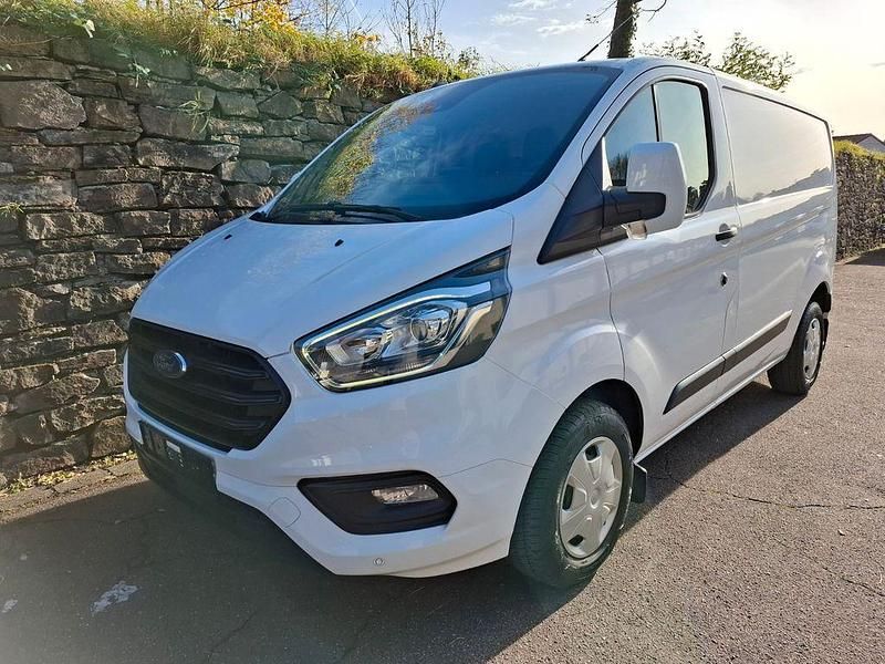 Weiß Gebraucht 2020 Ford Transit Custom Trend Limousine | 19.590 € (Fairer Preis) - Bild 1/4